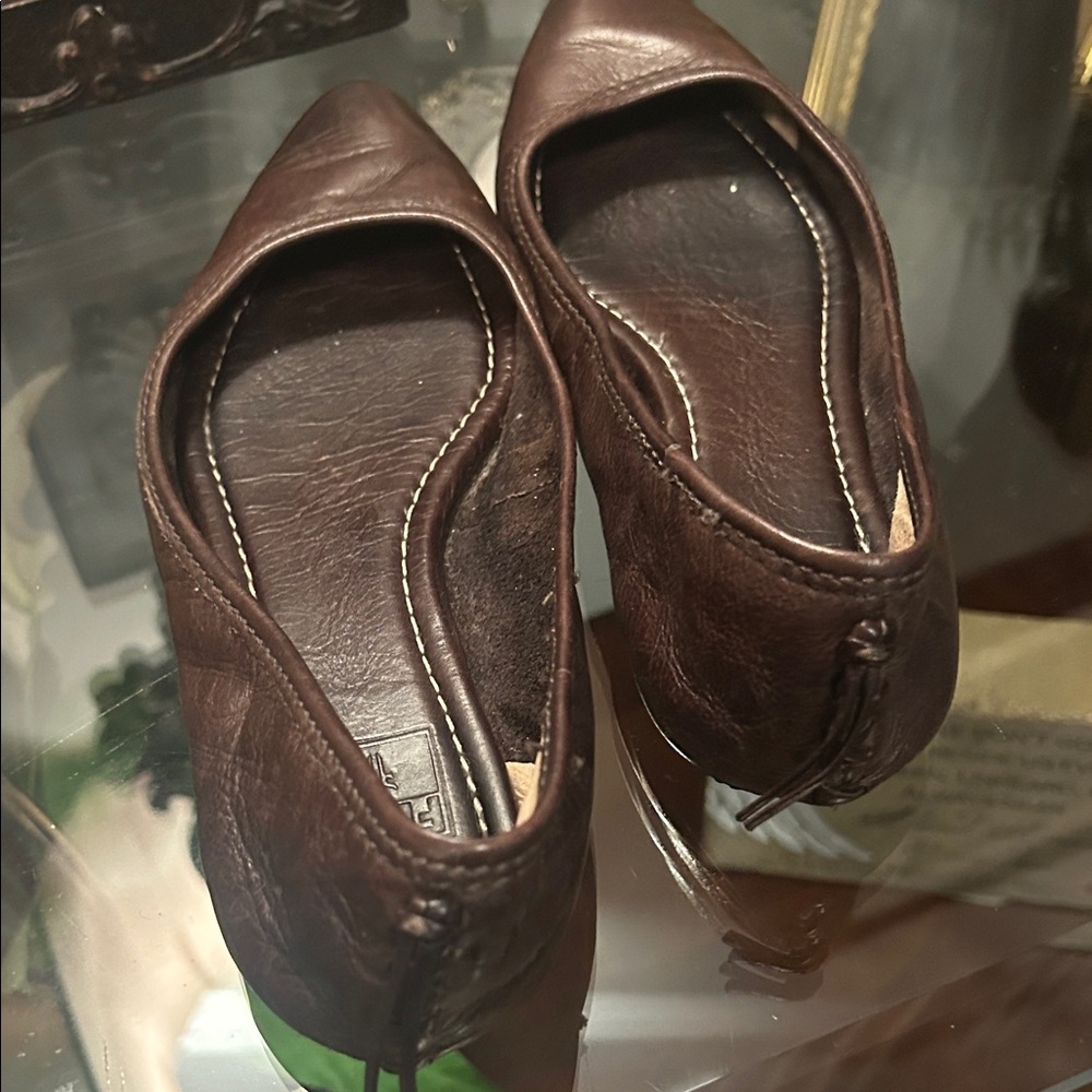 FRYE Chic Regina Ballet Dark Brown Leather flats. EUC